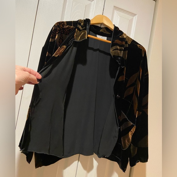 Soft Luxurious Lightweight Velvet Jacket by Louis Simon for La “Libellule” - Picture 7 of 8